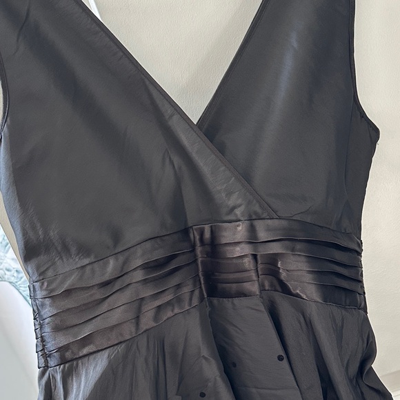 Elegant Black Floral Dress - Picture 5 of 16